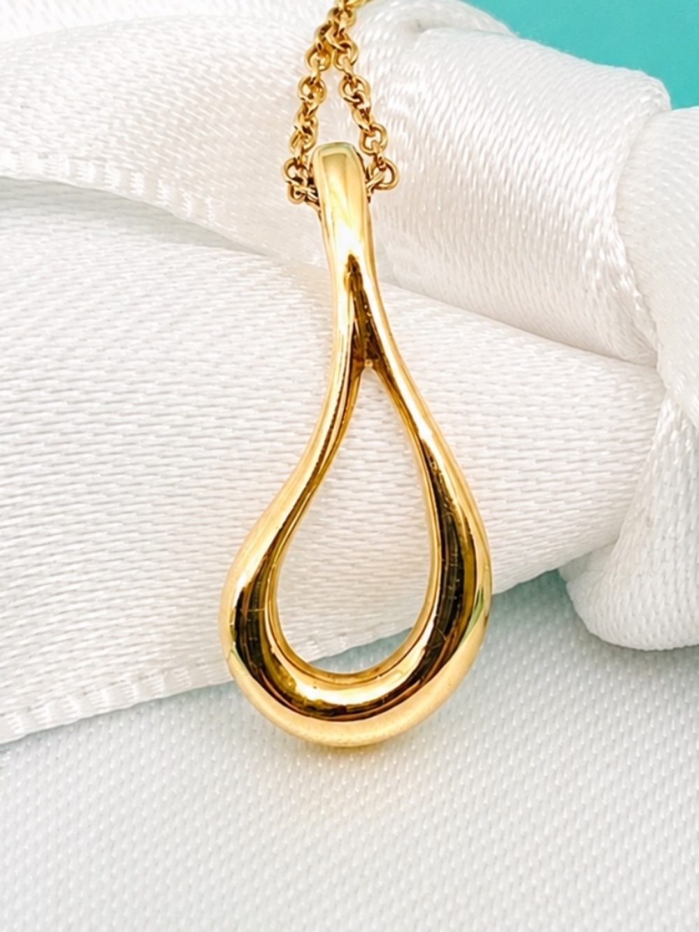 Tiffany & Co Gold Peretti Teardrop necklace 750 16”